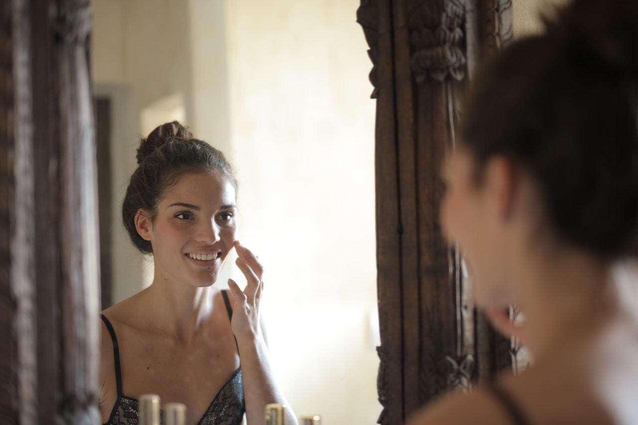 It improves appearance and has a rejuvenating effect. Find out what facial yoga is all about