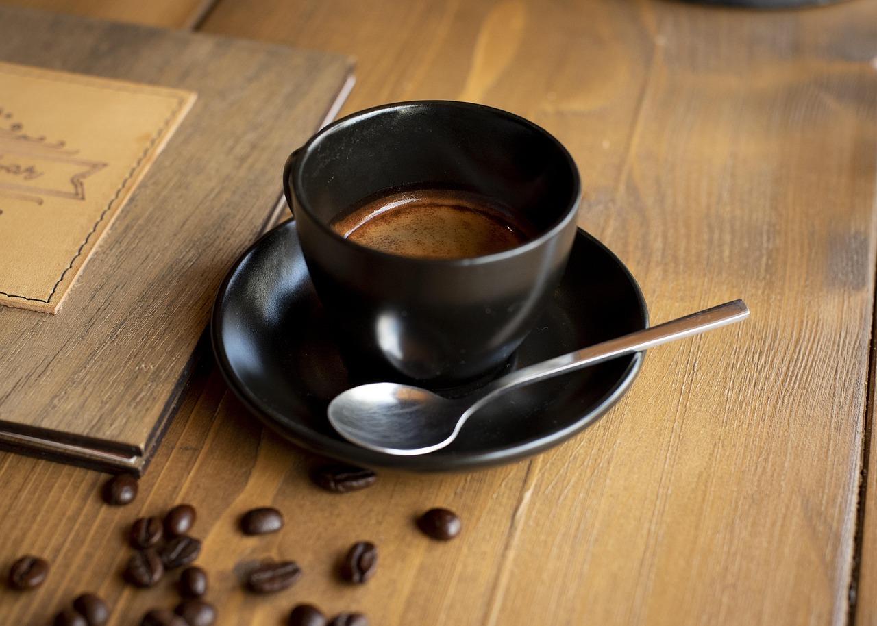 Comparison of Companies in the Professional Coffee Tools Industry Based on Assortment, Target Group, and Reputation