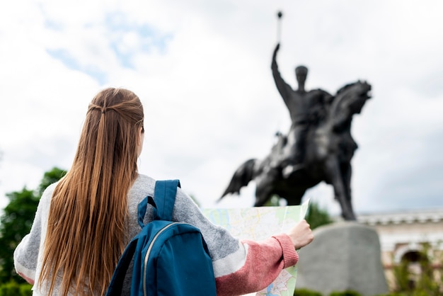 Exploring Historical Monuments with Guided Experiences